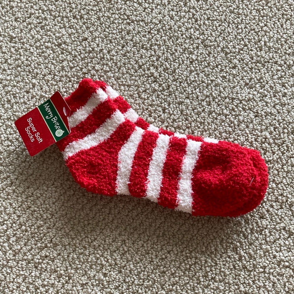 NEW Fuzzy Socks Red White Super Soft Christmas Fits Women Size 9-11 One Pair NWT